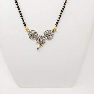 circular pattern necklace set with earrings