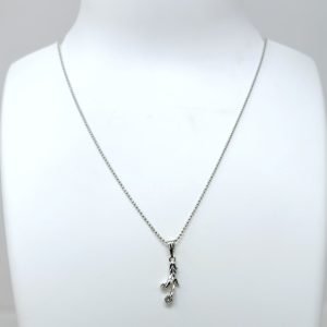 leaf design pendent necklace