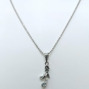 leaf design pendent necklace