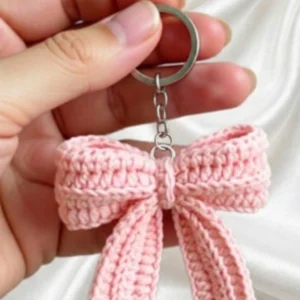 crochet pink bow keychain 2